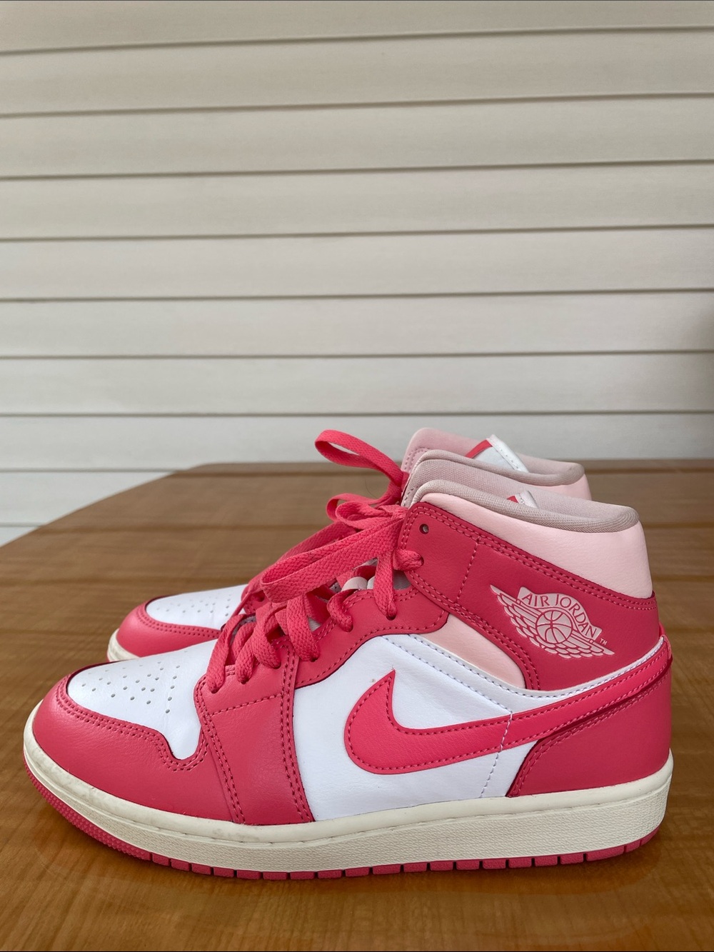 Air Jordan Mid-Top Sneakers Pink & White Size 8 Women’s Sports Activewear NBA